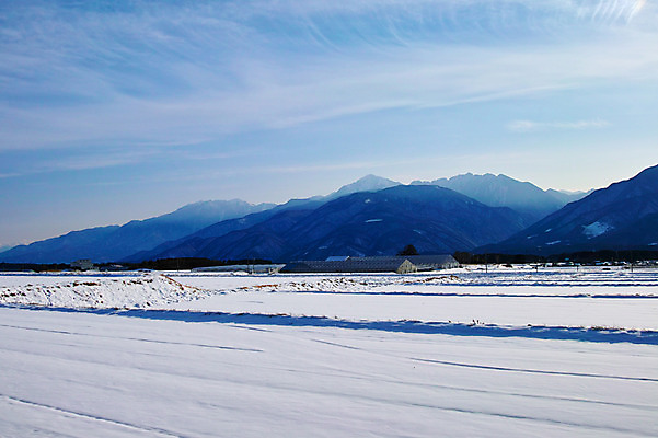 포토 JPG 주간 구름 겨울 자연 하늘 산 풍경 사람없음 야외 설원 눈 겨울풍경 국내포토 자연요소 계절 날씨 눈_날씨 생태계 파일형식