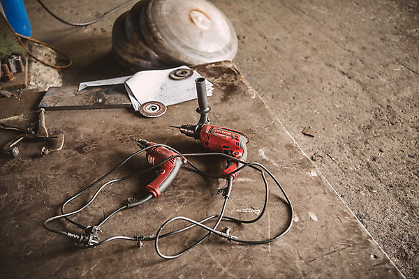 포토 JPG 공장 바닥 실내 사람없음 기계 전선 날 산업현장 전동드릴 연삭기 국내포토 산업 공업 내부 드릴 파일형식