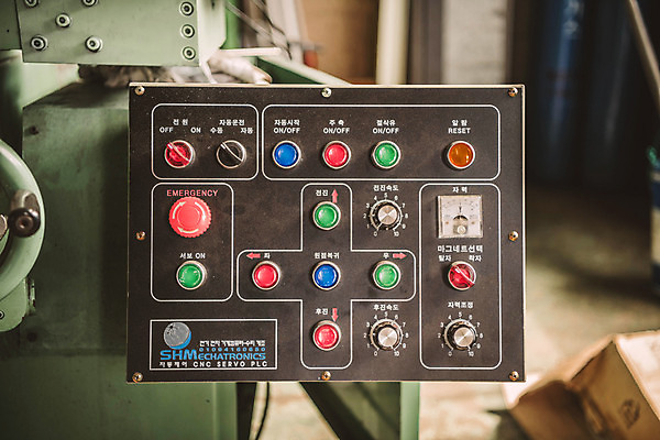 포토 JPG 공장 버튼 실내 사람없음 기계 기중기 산업현장 제어장치 조작 국내포토 산업 공업 내부 장비 중장비 파일형식