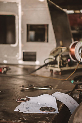 포토 JPG 공장 실내 사람없음 아웃포커스 기계 설계도 날 산업현장 연삭기 국내포토 산업 공업 건설업 촬영기법 내부 파일형식