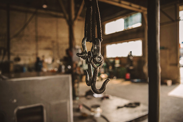 포토 JPG 공장 실내 사람없음 아웃포커스 기계 고리 기중기 산업현장 국내포토 산업 공업 촬영기법 내부 중장비 파일형식