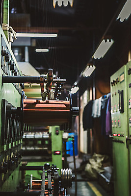 포토 JPG 선 공장 실내 사람없음 아웃포커스 기계 제조 철 산업현장 동 국내포토 산업 공업 촬영기법 내부 파일형식