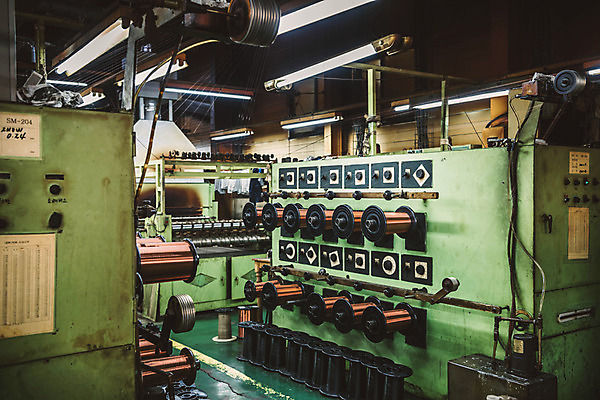 포토 JPG 선 공장 실내 사람없음 아웃포커스 기계 제조 철 산업현장 동 국내포토 산업 공업 촬영기법 내부 파일형식
