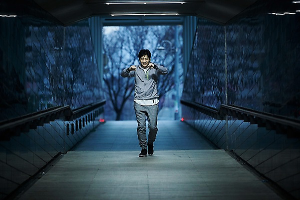 포토 JPG 주간 전신 남자 40대 중년 한명 야외 앞모습 조깅 운동 걷기 스트레칭 한국인 지하보도 중년남자한명만 국내포토 자연요소 1 뷰포인트 모션 건강 사람 동양인 성인 보행로 남자한명만 중년남자만 파일형식