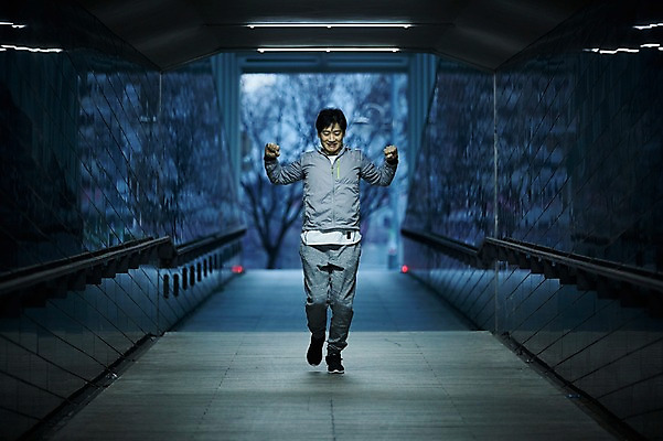 포토 JPG 주간 전신 남자 40대 중년 한명 야외 앞모습 운동복 조깅 운동 걷기 스트레칭 한국인 지하보도 중년남자한명만 국내포토 자연요소 1 옷 뷰포인트 모션 건강 사람 동양인 성인 보행로 남자한명만 중년남자만 파일형식