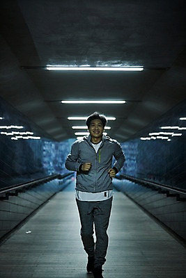 포토 JPG 주간 전신 남자 40대 중년 한명 야외 앞모습 운동복 조깅 운동 한국인 지하보도 중년남자한명만 국내포토 자연요소 1 옷 뷰포인트 건강 사람 동양인 성인 보행로 남자한명만 중년남자만 파일형식