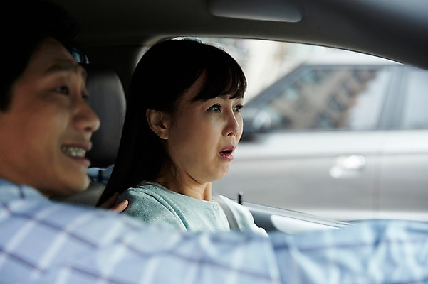 포토 JPG 주간 부부 응시 여자 남자 40대 중년 자동차 남편 앉기 상반신 야외 두명 옆모습 아웃포커스 운전 한국인 분노 아내 연습 차안 초보 답답함 중년만 국내포토 자연요소 커플 시선 감정 육상교통 뷰포인트 모션 촬영기법 사람 동양인 성인 감각 성인만 파일형식