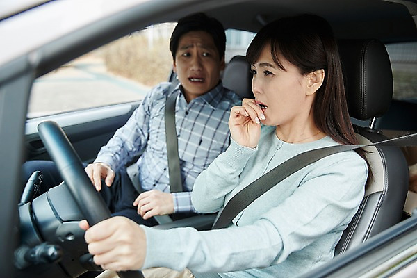 포토 JPG 주간 부부 응시 여자 남자 40대 중년 자동차 남편 앉기 상반신 야외 두명 앞모습 옆모습 아웃포커스 운전 한국인 분노 아내 찡그림 연습 차안 초보 답답함 중년만 국내포토 자연요소 커플 시선 감정 육상교통 뷰포인트 모션 촬영기법 표정 사람 동양인 성인 감각 성인만 파일형식