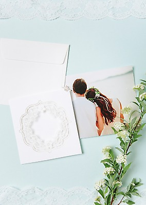 포토 JPG 여자 남자 꽃 결혼 백그라운드 두명 뒷모습 기댐 공백 오브젝트 청첩장 결혼소품 기념촬영 카피스페이스 국내포토 식물 뷰포인트 모션 카드_감사 사람 이벤트 사진촬영 파일형식