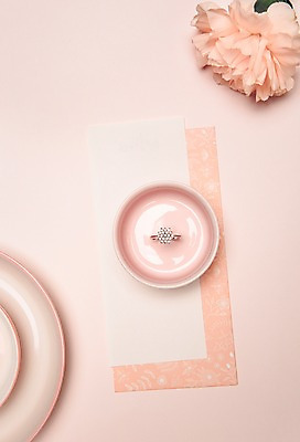 포토 JPG 꽃 결혼 백그라운드 사람없음 공백 오브젝트 청첩장 결혼반지 결혼소품 카피스페이스 국내포토 식물 카드_감사 이벤트 반지 파일형식