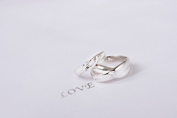 포토 JPG 결혼 백그라운드 사랑 사람없음 공백 오브젝트 결혼반지 결혼소품 카피스페이스 국내포토 감정 이벤트 반지 파일형식