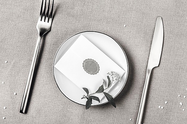 포토 JPG 접시 꽃 결혼 백그라운드 포크 흑백 사람없음 공백 나이프 오브젝트 청첩장 결혼소품 웨딩테이블 카피스페이스 국내포토 식물 식기 탁자 카드_감사 촬영기법 이벤트 칼 파일형식