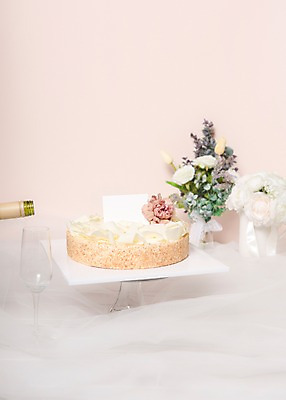 포토 JPG 꽃 결혼 백그라운드 사람없음 케이크 공백 오브젝트 샴페인잔 결혼소품 웨딩테이블 카피스페이스 국내포토 식물 술잔 탁자 디저트 이벤트 파일형식