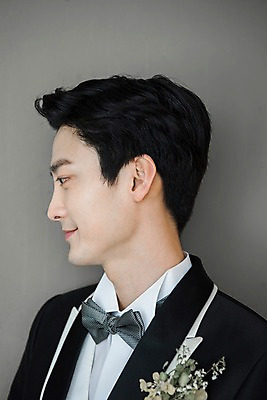 포토 JPG 응시 남자 신랑 결혼 실내 한명 서기 웃음 정장 턱시도 근접촬영 상반신 20대 성인 옆모습 한국인 성인남자한명만 국내포토 1 시선 옷 뷰포인트 모션 표정 사람 동양인 이벤트 청년 내부 남자한명만 성인남자만 파일형식