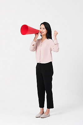 포토 JPG 스튜디오촬영 전신 여자 실내 한명 서기 웃음 들기 성인 앞모습 30대 파이팅 교사 확성기 외침 주먹 한국인 세미정장 성인여자한명만 국내포토 직업 1 뷰포인트 모션 표정 사람 동양인 정장 내부 장년 소리 여자한명만 성인여자만 파일형식 옷 인종 여자만 성인만