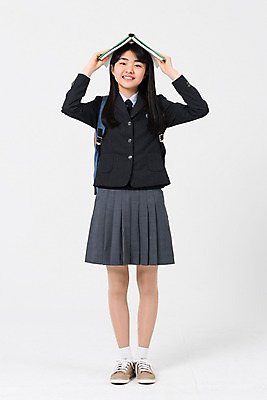 포토 JPG 스튜디오촬영 전신 여학생 여자 교복 중학생 청소년 실내 한명 서기 웃음 들기 앞모습 10대 책 십대라이프스타일 한국인 여중생 올리기 십대여자한명만 국내포토 1 학생 라이프스타일 옷 뷰포인트 모션 표정 사람 동양인 내부 여자한명만 십대여자만 파일형식