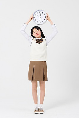 포토 JPG 스튜디오촬영 전신 여학생 여자 교복 시계 중학생 청소년 실내 한명 서기 들기 앞모습 10대 십대라이프스타일 한국인 여중생 6시 십대여자한명만 국내포토 1 학생 라이프스타일 옷 뷰포인트 모션 사람 동양인 내부 시간 여자한명만 십대여자만 파일형식