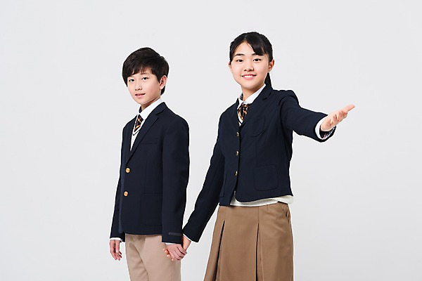 포토 JPG 스튜디오촬영 학생 여학생 여자 남자 교복 남학생 중학생 청소년 실내 서기 웃음 손짓 상반신 두명 앞모습 옆모습 10대 친구 손잡기 십대라이프스타일 한국인 입학 여중생 십대만 남중생 국내포토 라이프스타일 옷 교육 뷰포인트 관계 모션 표정 사람 동양인 내부 파일형식