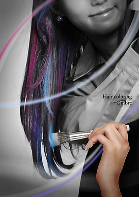 PSD 편집 편집이미지 긴머리 헤어스타일 손 여자 성인 두명 신체부위 뷰티 붓 바르기 염색 헤어관리 이미지편집 모션 사람 파일형식