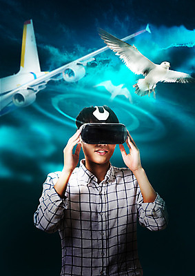 PSD 편집 편집이미지 남자 갈매기 비행기 스마트라이프 한명 상반신 성인 30대 디지털 한국인 스마트 3D안경 홀로그램 가상현실 성인남자한명만 오큘러스 4차산업 VR기기 이미지편집 1 라이프스타일 산업 안경 컨셉 항공교통 조류 대중교통 사람 동양인 장년 기계 남자한명만 성인남자만 파일형식