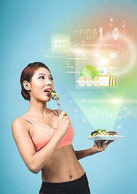 PSD 편집 편집이미지 응시 여자 다이어트 스마트라이프 한명 들기 상반신 20대 성인 운동복 디지털 샐러드 한국인 탱크톱 먹기 스마트 터치스크린 홀로그램 성인여자한명만 이미지편집 1 라이프스타일 시선 옷 음식 컨셉 상의 모션 건강 사람 동양인 청년 여자한명만 성인여자만 파일형식