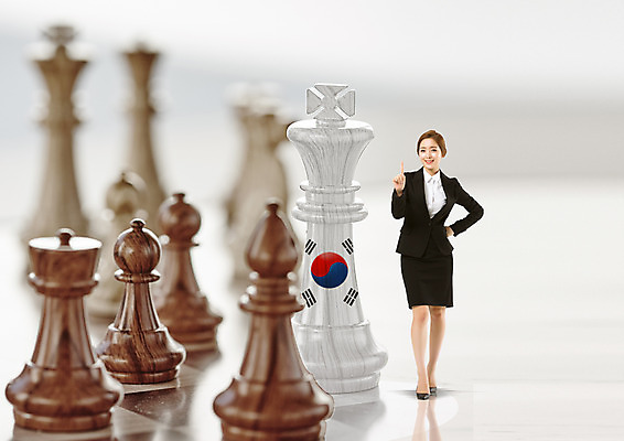 전신 PSD 편집 편집이미지 여자 한국 한명 서기 손짓 20대 성인 한국인 비즈니스우먼 체스말 체스 태극기 태극 애국심 성인여자한명만 이미지편집 1 문양 아시아 비즈니스 모션 놀이 사람 동양인 청년 말_게임 직장인 국기 여자한명만 성인여자만 파일형식