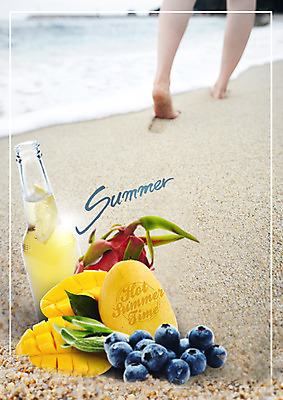 PSD 편집 편집이미지 여자 여행 과일 맥주 한명 해변 신체부위 여름 여름휴가 바캉스 모래사장 걷기 다리 발자국 레몬 블루베리 맥주병 망고 용과 이미지편집 1 계절 바다 자국 모션 술병 휴가 주류 사람 열대과일 파일형식 여름_계절