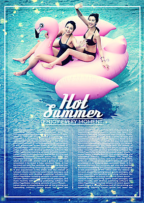 전신 PSD 편집이미지 여자 20대 성인 두명 옆모습 여름 여름휴가 바캉스 비키니 풀장 수영 한국인 시원함 플라밍고 즐거움 보케 손인사 튜브 성인여자만 플라밍고튜브 이미지편집 계절 수영복 감정 뷰포인트 조류 휴가 수영장 사람 동양인 청년 수상스포츠 인사 여자만 성인만 파일형식 여름_계절