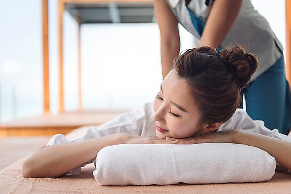 포토 JPG 주간 여자 엎드리기 해외여행 여행 파타야 태국 휴가 휴식 미소 상반신 20대 성인 야외 두명 앞모습 아웃포커스 신체부위 눈감음 한국인 마사지 정자 성인여자만 국내포토 자연요소 해외 건축물 아시아 뷰포인트 컨셉 모션 촬영기법 표정 사람 동양인 청년 여자만 성인만 파일형식