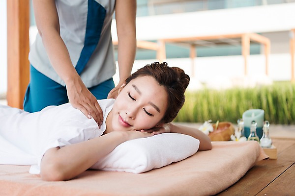 포토 JPG 주간 여자 엎드리기 해외여행 여행 파타야 태국 휴가 휴식 미소 상반신 20대 성인 야외 두명 옆모습 아웃포커스 신체부위 눈감음 한국인 마사지 성인여자만 국내포토 자연요소 해외 아시아 뷰포인트 컨셉 모션 촬영기법 표정 사람 동양인 청년 여자만 성인만 파일형식