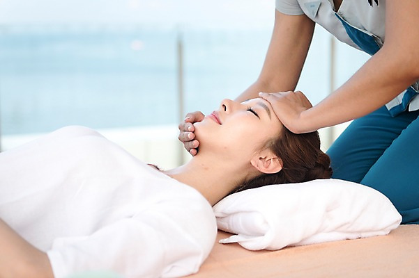 포토 JPG 주간 여자 해외여행 여행 파타야 태국 휴가 휴식 상반신 20대 성인 야외 두명 옆모습 아웃포커스 신체부위 눕기 눈감음 한국인 매트 마사지 정자 성인여자만 국내포토 자연요소 해외 건축물 아시아 뷰포인트 컨셉 모션 촬영기법 사람 동양인 청년 여자만 성인만 파일형식