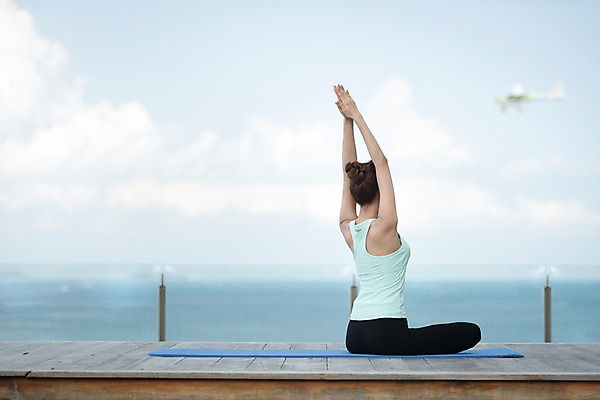 포토 JPG 주간 전신 우먼라이프 여자 여유 바다 해외여행 여행 요가 파타야 태국 휴가 건강 한명 앉기 20대 성인 야외 뒷모습 운동복 운동 한국인 매트 싱글라이프 성인여자한명만 국내포토 자연요소 1 해외 라이프스타일 웰빙 옷 감정 아시아 뷰포인트 모션 사람 동양인 청년 여자한명만 성인여자만 파일형식