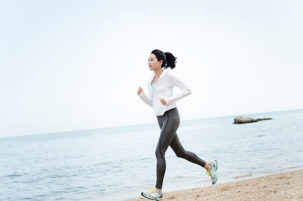 포토 JPG 주간 전신 응시 여자 바다 해외여행 여행 파타야 태국 휴가 건강 한명 20대 성인 야외 옆모습 운동복 달리기 조깅 운동 한국인 성인여자한명만 국내포토 자연요소 1 해외 시선 옷 아시아 뷰포인트 모션 사람 동양인 청년 여자한명만 성인여자만 파일형식