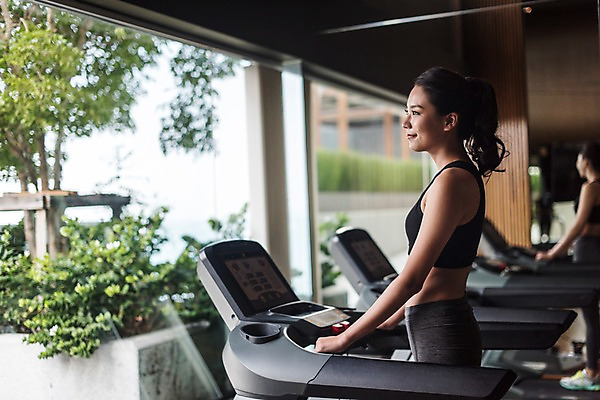 포토 JPG 나무 응시 여자 해외여행 여행 파타야 태국 휴가 실내 건강 한명 서기 상반신 20대 성인 옆모습 아웃포커스 운동복 운동 헬스 헬스장 거울 한국인 런닝머신 성인여자한명만 국내포토 식물 1 해외 시선 옷 아시아 뷰포인트 모션 촬영기법 사람 동양인 청년 내부 운동기구 여자한명만 성인여자만 파일형식