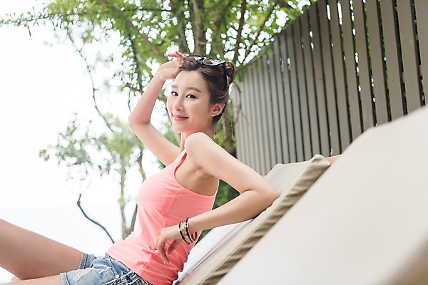 포토 JPG 주간 여자 바다 해외여행 여행 파타야 태국 휴가 한명 웃음 앉기 상반신 20대 성인 해변 야외 옆모습 아웃포커스 기댐 한국인 즐거움 비치베드 성인여자한명만 국내포토 자연요소 1 해외 감정 아시아 뷰포인트 모션 촬영기법 표정 사람 동양인 청년 여자한명만 성인여자만 파일형식 나라 인종 여자만 성인만
