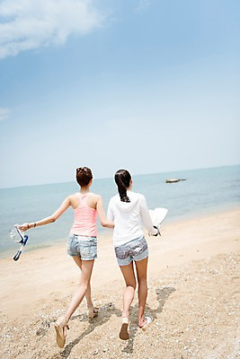 포토 JPG 주간 전신 여자 바다 해외여행 여행 파타야 태국 휴가 서기 들기 20대 성인 해변 야외 두명 뒷모습 친구 달리기 우정 한국인 즐거움 스노클링용품 성인여자만 국내포토 자연요소 해외 감정 아시아 스포츠용품 뷰포인트 관계 모션 사람 동양인 청년 스노클링 여자만 성인만 파일형식 나라 스포츠 인종 수상스포츠 오브젝트