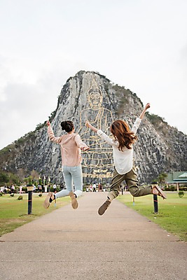 포토 JPG 주간 전신 여자 해외여행 여행 파타야 태국 휴가 20대 성인 야외 두명 뒷모습 아웃포커스 친구 점프 우정 한국인 사원 즐거움 황금절벽사원 성인여자만 국내포토 자연요소 해외 감정 아시아 뷰포인트 비즈니스 관계 모션 촬영기법 사람 동양인 청년 여자만 성인만 파일형식