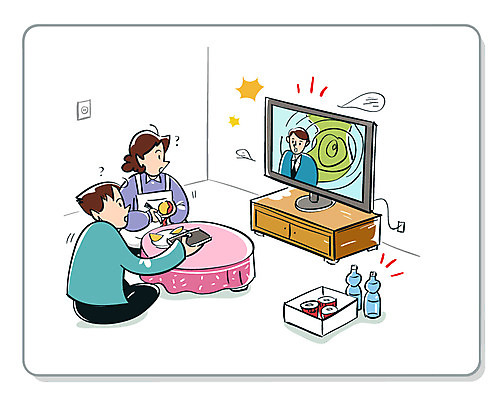 여자 남자 과일 일러스트 탁자 상반신 성인 두명 텔레비전 라면 리모컨 일기예보 자연재해 생수 예방 태풍 국내일러스트 AI파일 음식 가구 사람 전자제품 면류 물병 재해 파일형식 벡터