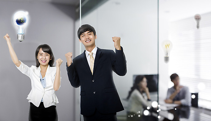 PSD 편집이미지 여자 남자 전구 여러명 상반신 20대 성인 앞모습 파이팅 한국인 비즈니스맨 비즈니스우먼 동료 회의실 이미지편집 뷰포인트 다수 비즈니스 관계 모션 사람 동양인 청년 직장인 파일형식