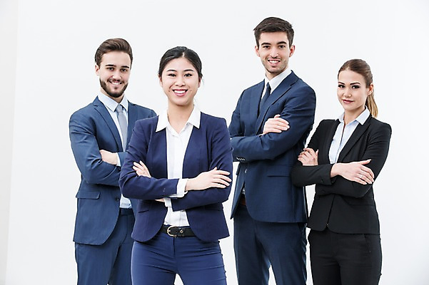 포토 JPG 스튜디오촬영 서양인 외국인 여자 남자 실내 서기 웃음 동양인 정장 여러명 상반신 20대 성인 앞모습 팔짱 비즈니스맨 비즈니스우먼 동료 리더 팀장 국내포토 옷 뷰포인트 다수 비즈니스 관계 모션 표정 사람 인종 청년 내부 직장인 파일형식