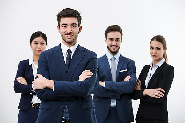 포토 JPG 스튜디오촬영 서양인 외국인 여자 남자 실내 서기 웃음 동양인 정장 여러명 상반신 20대 성인 앞모습 아웃포커스 팔짱 비즈니스맨 비즈니스우먼 동료 리더 팀장 국내포토 옷 뷰포인트 다수 비즈니스 관계 모션 촬영기법 표정 사람 인종 청년 내부 직장인 파일형식