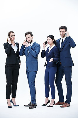 포토 JPG 스튜디오촬영 전신 서양인 외국인 여자 남자 실내 서기 동양인 정장 여러명 20대 성인 앞모습 스마트폰 비즈니스맨 비즈니스우먼 동료 통화 국내포토 옷 뷰포인트 다수 비즈니스 관계 모션 사람 인종 청년 내부 핸드폰 스마트기기 직장인 파일형식