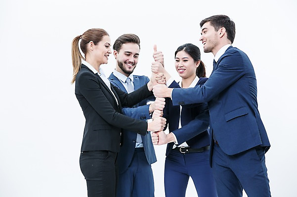포토 JPG 스튜디오촬영 서양인 외국인 여자 남자 협력 실내 서기 웃음 동양인 정장 여러명 상반신 20대 성인 옆모습 손잡기 비즈니스맨 비즈니스우먼 동료 국내포토 옷 뷰포인트 다수 비즈니스 관계 모션 표정 사람 인종 청년 내부 직장인 파일형식