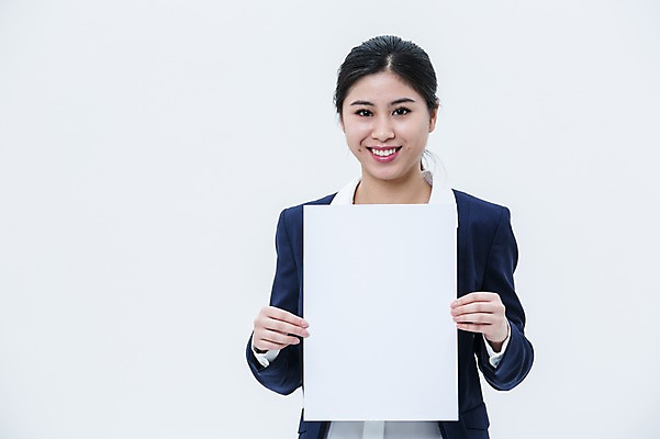 포토 JPG 스튜디오촬영 외국인 배너 여자 사각프레임 광고판 알림판 실내 한명 서기 웃음 들기 동양인 정장 상반신 20대 성인 앞모습 비즈니스우먼 성인여자한명만 국내포토 1 옷 뷰포인트 비즈니스 모션 프레임 표정 사람 인종 청년 내부 사각형 직장인 판 여자한명만 성인여자만 파일형식
