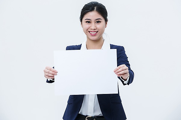 포토 JPG 스튜디오촬영 외국인 배너 여자 사각프레임 광고판 알림판 실내 한명 서기 웃음 들기 동양인 정장 상반신 20대 성인 앞모습 비즈니스우먼 성인여자한명만 국내포토 1 옷 뷰포인트 비즈니스 모션 프레임 표정 사람 인종 청년 내부 사각형 직장인 판 여자한명만 성인여자만 파일형식