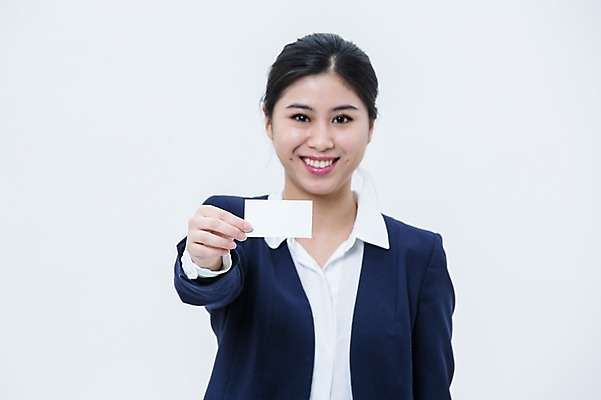 포토 JPG 스튜디오촬영 외국인 여자 명함 실내 한명 서기 웃음 들기 동양인 정장 상반신 20대 성인 앞모습 비즈니스우먼 성인여자한명만 국내포토 1 옷 뷰포인트 비즈니스 모션 표정 사람 인종 청년 내부 직장인 여자한명만 성인여자만 파일형식