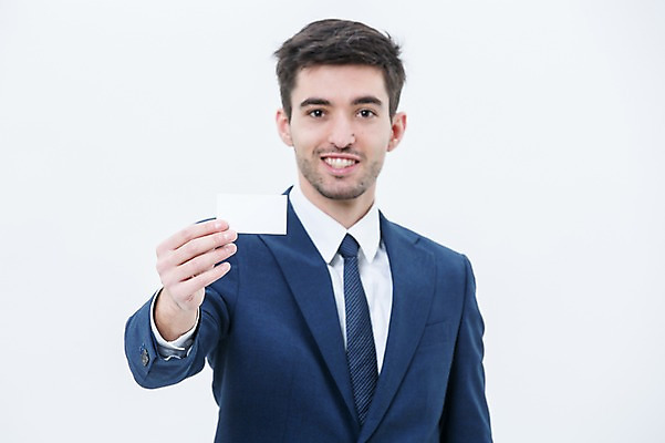 포토 JPG 스튜디오촬영 서양인 외국인 남자 명함 실내 한명 서기 웃음 들기 정장 상반신 20대 성인 앞모습 비즈니스맨 성인남자한명만 국내포토 1 옷 뷰포인트 비즈니스 모션 표정 사람 인종 청년 내부 직장인 남자한명만 성인남자만 파일형식