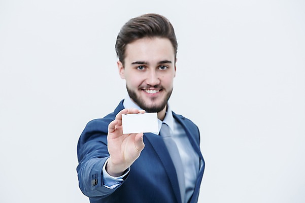 포토 JPG 스튜디오촬영 서양인 외국인 남자 명함 실내 한명 서기 웃음 들기 정장 상반신 20대 성인 앞모습 비즈니스맨 성인남자한명만 국내포토 1 옷 뷰포인트 비즈니스 모션 표정 사람 인종 청년 내부 직장인 남자한명만 성인남자만 파일형식