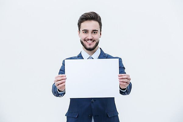 포토 JPG 스튜디오촬영 서양인 외국인 배너 남자 사각프레임 광고판 알림판 실내 한명 서기 웃음 들기 정장 상반신 20대 성인 앞모습 비즈니스맨 성인남자한명만 국내포토 1 옷 뷰포인트 비즈니스 모션 프레임 표정 사람 인종 청년 내부 사각형 직장인 판 남자한명만 성인남자만 파일형식