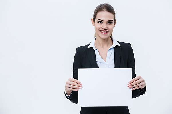 포토 JPG 스튜디오촬영 서양인 외국인 배너 여자 사각프레임 광고판 알림판 실내 한명 서기 웃음 들기 정장 상반신 20대 성인 앞모습 비즈니스우먼 성인여자한명만 국내포토 1 옷 뷰포인트 비즈니스 모션 프레임 표정 사람 인종 청년 내부 사각형 직장인 판 여자한명만 성인여자만 파일형식